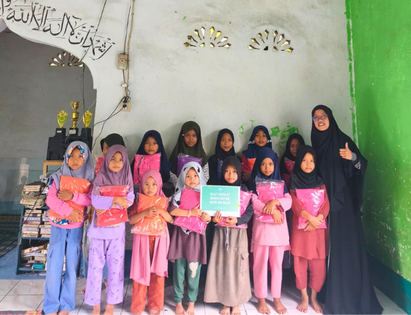 Rumah Anak Bisa Hadirkan Senyum Mualaf Pelosok dengan Alat Ibadah