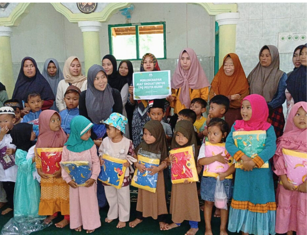Rumah Anak Bisa Salurkan Alat Sholat untuk Santri dan Mualaf di Dua Pelosok Negeri