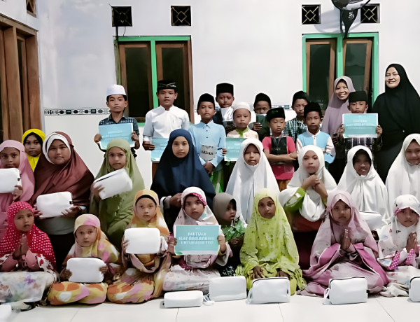 Rumah Anak Bisa Salurkan Bantuan Alat Ibadah untuk Adik-adik di Musholla Nur Rohman, Pamekasan