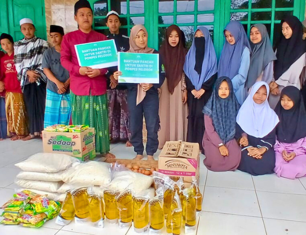 Rumah Anak Bisa Salurkan Bantuan Pangan untuk 74 Santri Ponpes Hidayatul Falah Sukabumi