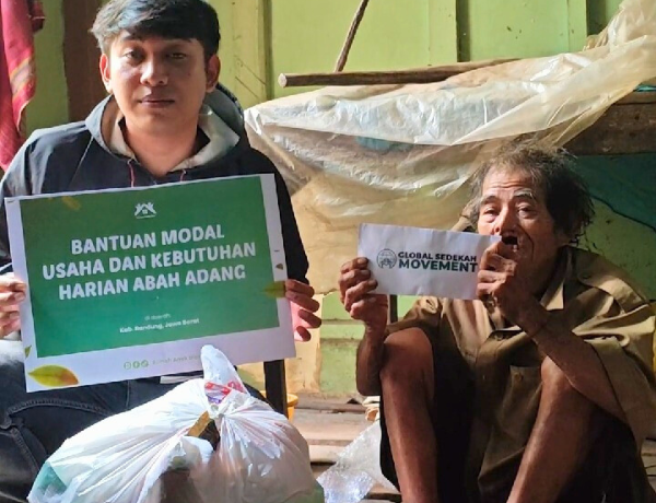 Ringankan Beban Hidup, Bantuan Disalurkan untuk Abah Adang di Banjaran, Bandung