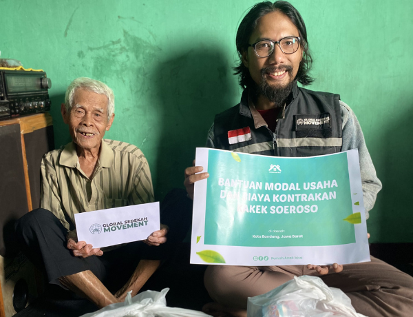 Kakek Pencari Rongsokan di Kiaracondong Terima Bantuan Hidup dari Donatur
