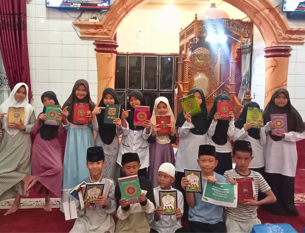 Rumah Anak Bisa Salurkan 72 Paket Al-Qur’an dan Iqro untuk Santri di NTB dan Jambi