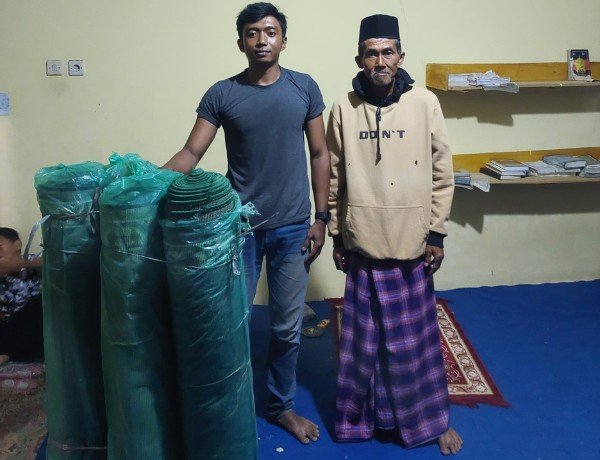 Amanah #SahabatPeduli, Rumah Anak Bisa Salurkan Karpet untuk Musholla Al-Hidayah di Garut